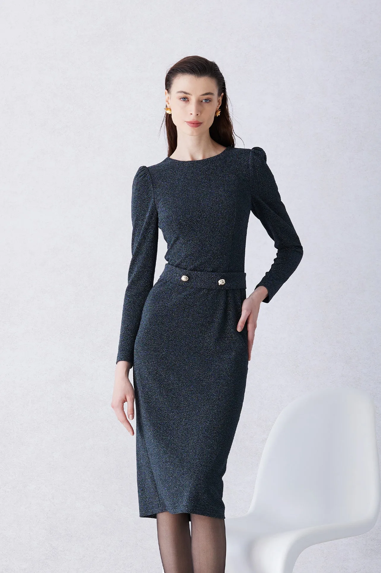 TIMELESS BOAT-NECKLINE DRESS IN BLACK